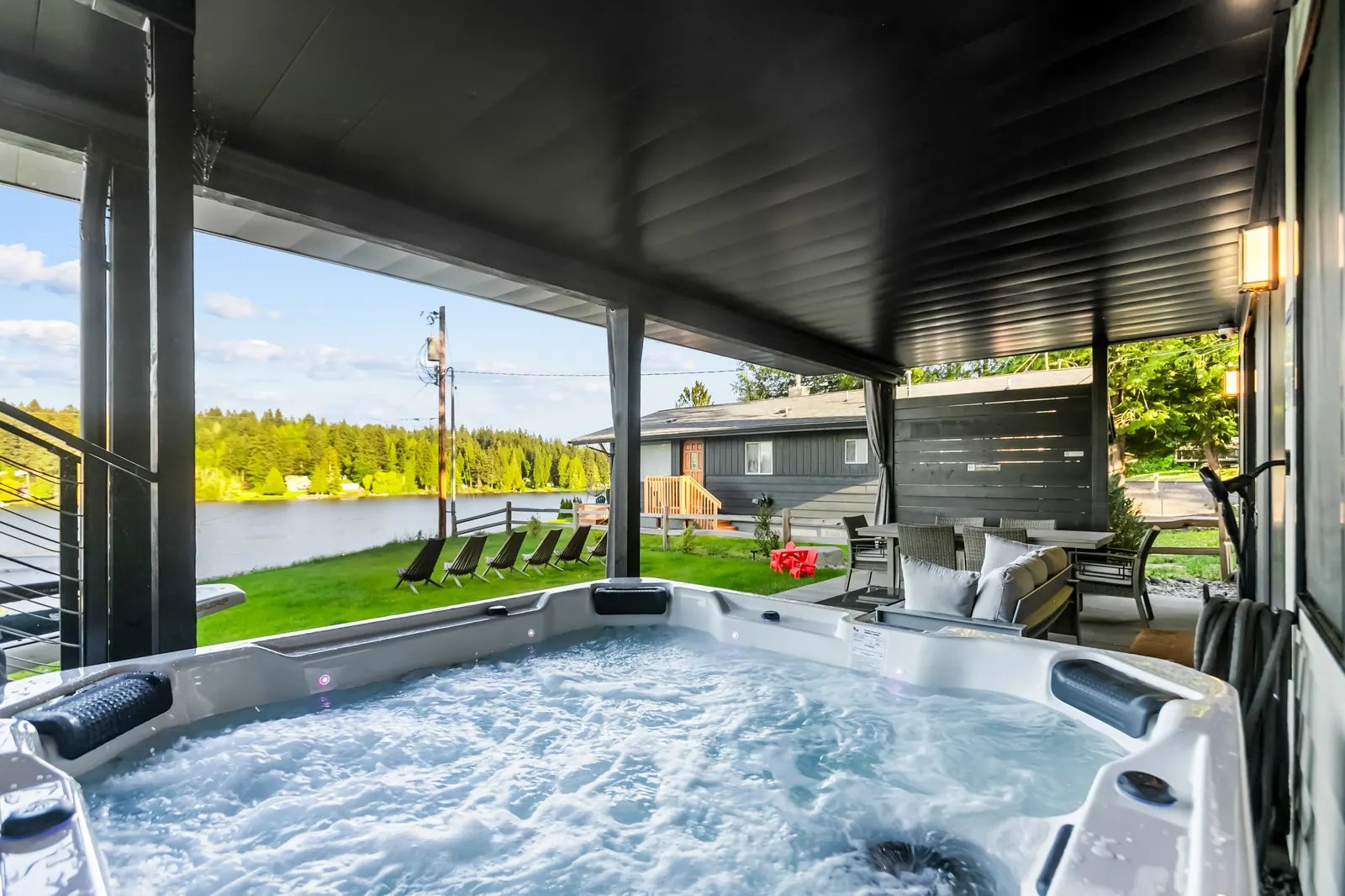 7-person hot tub on the lower deck with lake view